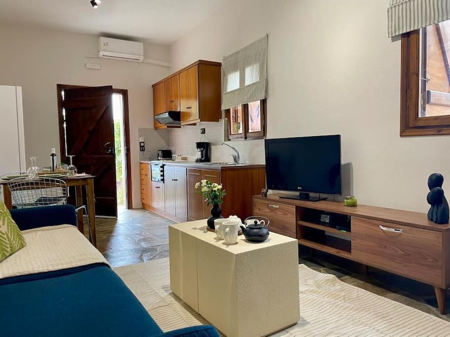 Almond Home Livadia  Extérieur photo